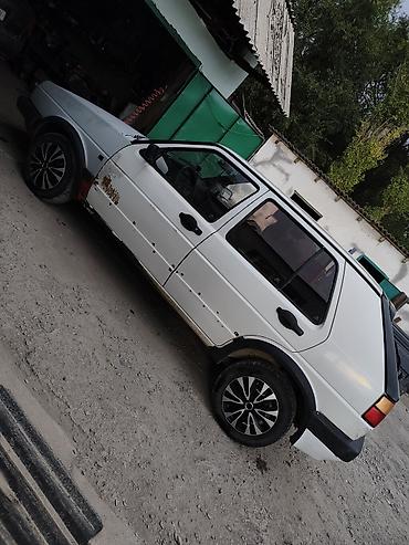 Volkswagen Golf: 1989 г., 1.8 л, Механика, Бензин, Хэтчбэк