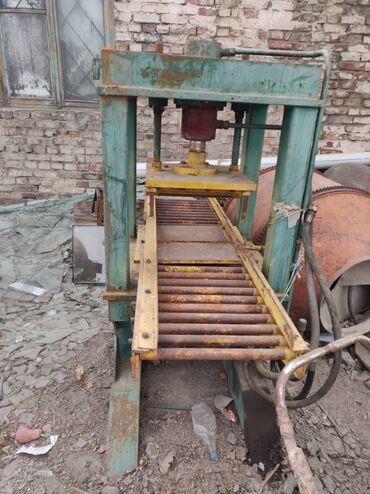 ������������ ������ ���������������� �������� в Кыргызстан | Другое строительное оборудование: Продаю станок рванного пескоблока (заводской) в комплекте.Производство