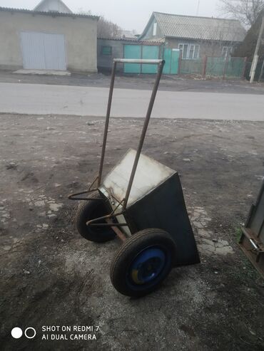 Садово-строительные тачки и тележки: Садово-строительная тачка и тележка, Двухколесная, Б/у — 9