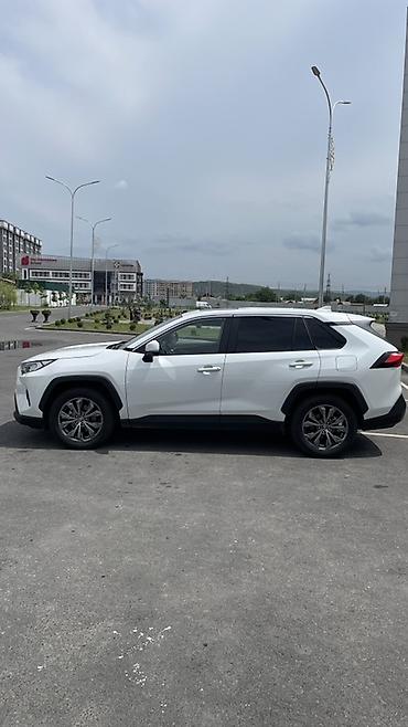 sprinter 4 4: Toyota RAV4: 2024 г., 2 л, Бензин, Кроссовер — 4