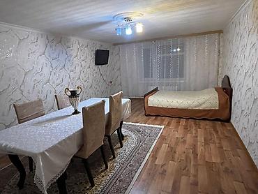 Köhnə tikili: Geniş və işıqlı mənzil interyeri - Böyük ölçülü qonaq otağı: uzun — 37