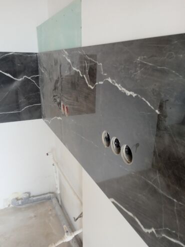 Другие стройуслуги: Услуги по укладке плитки для ванных комнат, кухонь и других помещений — 16