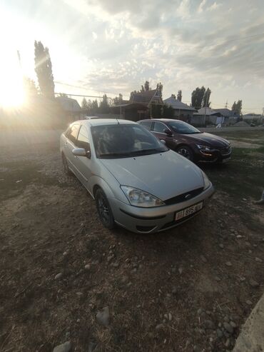 срочно продаю в связи с переездом: Ford Focus: 2004 г., 2 л, Механика, Бензин, Седан