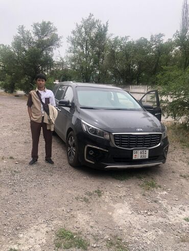 машина на свадьбу: Минивэн Kia Carnival черного цвета, модель третьего поколения, отлично