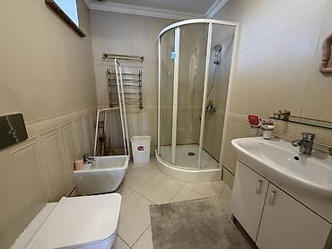 Продажа коттеджей и домов: Просторный загородный дом в классическом стиле с продуманной — 12