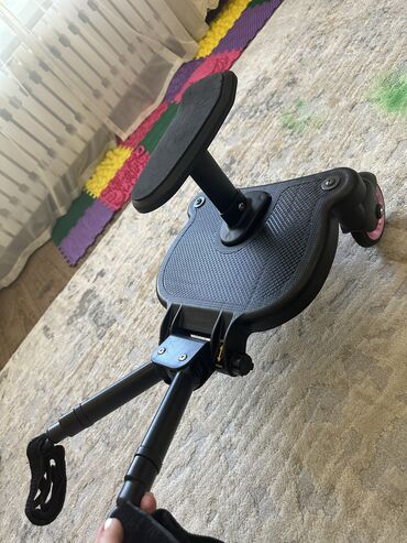 ходунок для ребенка: Подножка для коляски на второго ребенка. Состояние отличное б/у, не