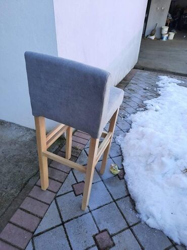 staklene stolice: New