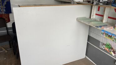 слесарный стол: Комплект офисной мебели, Стол, цвет - Белый, Б/у