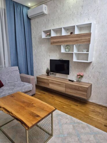 Uzunmüddətli kirayə mənzillər: Qarayev metrosu yanında mənzil kirayə verilir. Mərtəbə 19/12. Ümumi — 6