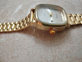 Toy paltarları və aksesuarları: Yeni, Qol saatı, Casio, rəng - Qızılı