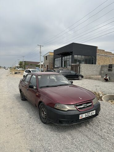 срочно срочно продаю машина: Daewoo Nexia: 2010 г., 1.5 л, Механика, Бензин, Седан