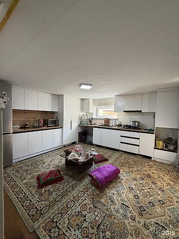 Продажа коттеджей и домов: Сдаётся просторный дом с благоустроенным двором и несколькими — 9