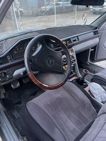 Mercedes-Benz: Mercedes-Benz W124: 1995 г., 2 л, Механика, Бензин, Седан — 19