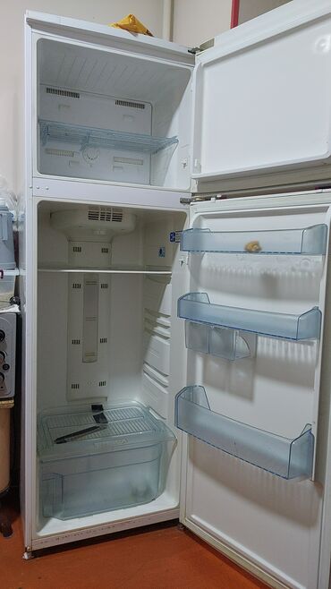 islenmis kamera: Б/у Двухкамерный Beko Холодильник цвет - Белый