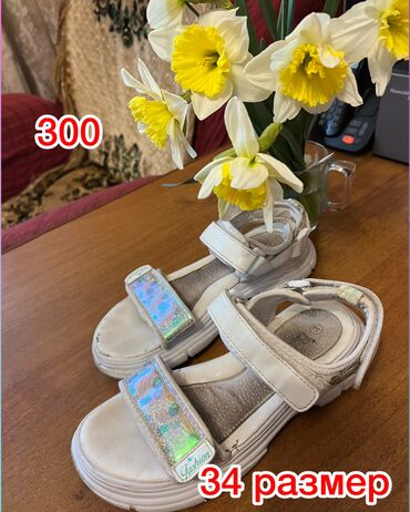 Детская обувь: Продам детскую обувь размер 
 34 — 2