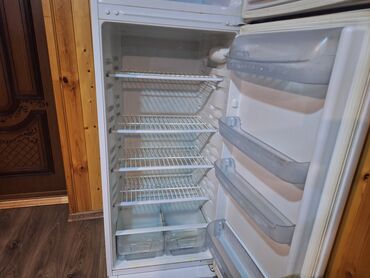 Soyuducular: İşlənmiş 2 qapılı Indesit Soyuducu Satılır, rəng - Ağ — 10