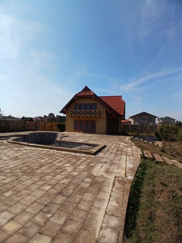 Həyət evləri və villaların satışı: Taxta konstruksiyalı ikimərtəbəli ev və geniş həyət sahəsi. Maştağa — 4