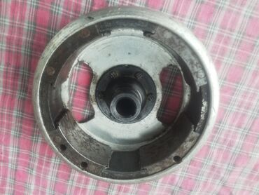 Ostali motocikli i skuteri: Beli magnet za t11 
Za osovinu radilice 10 mm
Cena fixsna 
Ispravano  — 3