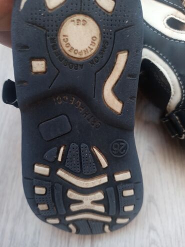польские сандали: Продаются б.у сандали 26 размер 6 мкр.150 сом,кроссовки б.у 450 с