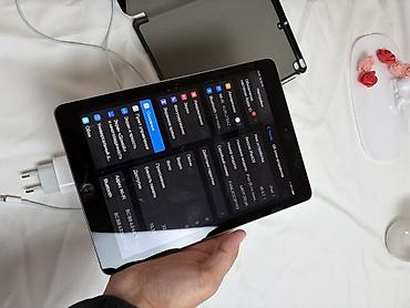 mi 11: Apple iPad (9.7") с комплектом аксессуаров - Дисплей: 9.7", Retina — 4