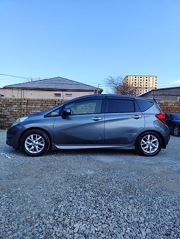 Nissan: Nissan Note Medalist (JDM), boz rəng, hatchback gövdə. Texniki — 4