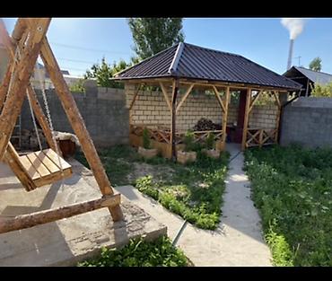 Продажа коттеджей и домов: Торг уместен. Наличкой. Продаётся жилой дом с благоустроенным двором и — 1