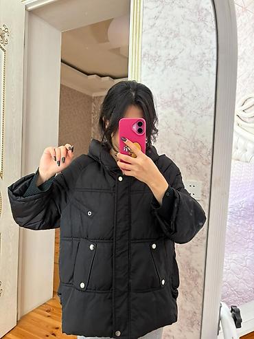 Kurtka - Rəng: qara - Model: yastı tikişli, balonka (oversize kəsim) - lalafo.az -da Kurtka - Rəng: qara - Model: yastı tikişli, balonka (oversize kəsim) -