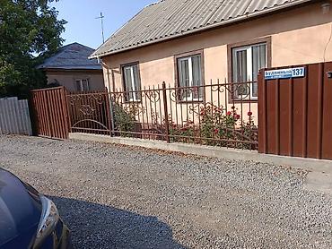 Продажа коттеджей и домов: Продам капитальный дом 83 кв.метров и участком 5 соток, в доме 5 — 2