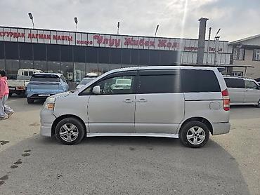 toyota town: Toyota Voxy: 2004 г., Минивэн — 2