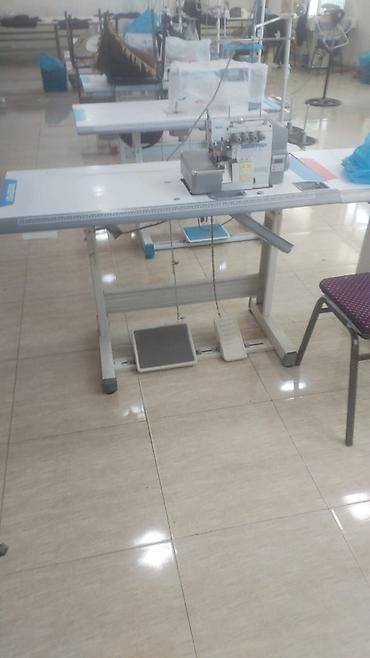 dikiş makinası: Sənaye overlok tikiş maşını – masalı komplekt - Model: Zoje/Zoje — 1