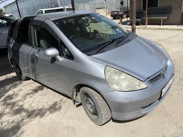 Mercedes-Benz: Honda Fit: 2003 г., 1.3 л, Автомат, Бензин, Хэтчбэк