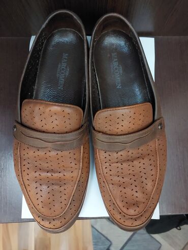 продажа туфли на каблуках: Срочно продаем мужскин туфли (летние) марки The Marcomen World