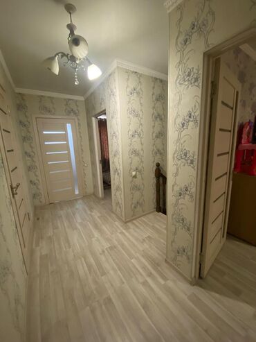 Решетки радиатора: Решетка радиатора Mazda Б/у — 10