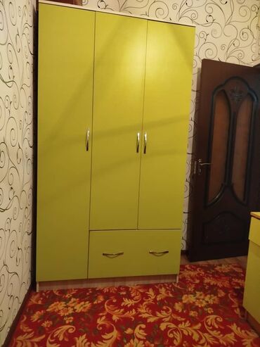 школьная парта со стулом: Продаются Щифонер Кровать Стол Компьютерный три в одном