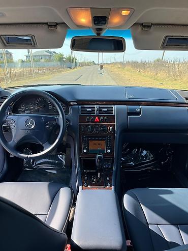 Mercedes-Benz: Mercedes-Benz E-Class: 2.4 l | 2000 il Sedan — 10