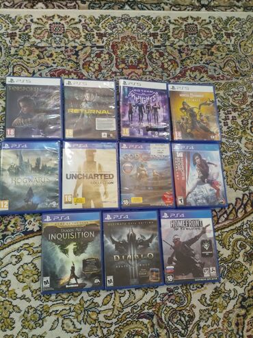 resmi 9 t: PlayStation 4 və PlayStation 5 üçün müxtəlif oyunlar. Kolleksiyada