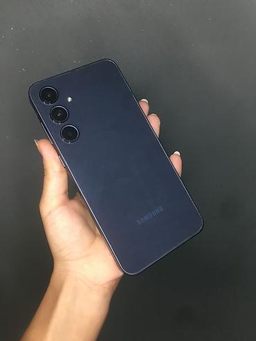 Samsung Galaxy — смартфон с тройной основной камерой и вспышкой
