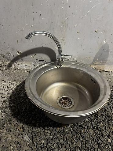 Dairəvi mətbəx çanağı və qarışdırıcı kran dəsti lalafo.az -da Dairəvi mətbəx çanağı və qarışdırıcı kran dəsti