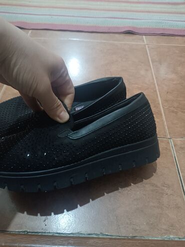 Çəkmələr: Ikinci el ayyagabilar müxtəlif razmerlerde yeniside var içinde. her — 4