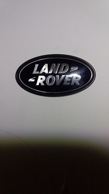 Emblemlər və nişanlar: Land Rover üçün qara oval emblemi. Avtomobilin görünüşünü tamamlamaq