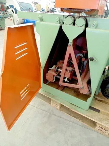 Ostali alati i mašine: Šmirgl mašina 5382-25 Širina radnog stola: 320 mm Dužina radnog — 7