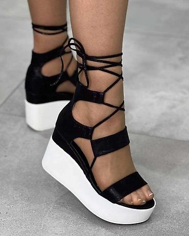 patike skecers: STIGLA DOPUNA 3200din
Br:36-41 — 1