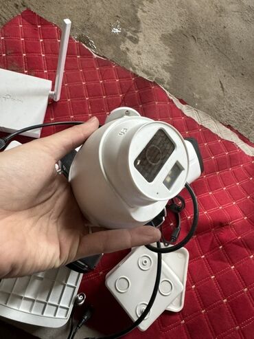 тв антены: Белая цилиндрическая IP-камера с возможностью панорамирования и