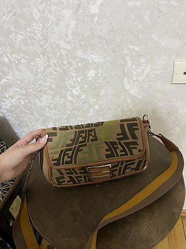 orginal canta: Orginal Fendi çanta🏷️ 
Əla veziyyetde, az işlənmiş.
Qadın çantası — 2