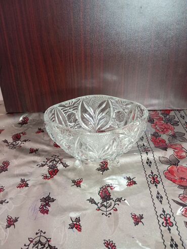 Digər dəstlər və servizlər: Kəsma naxışlı şüşə qab dəsti - 2 ədəd dərin şirniyyat/meyvə qabı – — 4