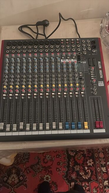 ses kartlari: Allen & Heath ZED 16FX mikser pultu. Səs yazma, canlı ifa və
