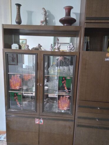 мебель из ореха: Мебель б/у белоруского производства. Цвет темнокоричневый,в хорошем