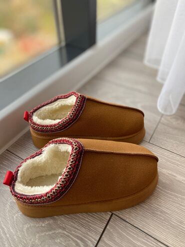 ботильоны летние: Ботинки и ботильоны UGG, 39, цвет - Коричневый