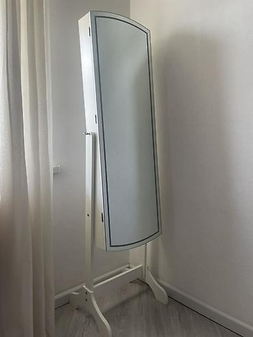 Evimiz mağazasından alınıb, yaxşı vəziyyətdədir. Ayna ilə zinət