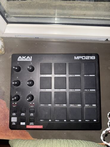 Qoruyucu plyonka və şüşələr: Akai Professional MPD218 USB/MIDI pad kontroller - 16 ədəd böyük